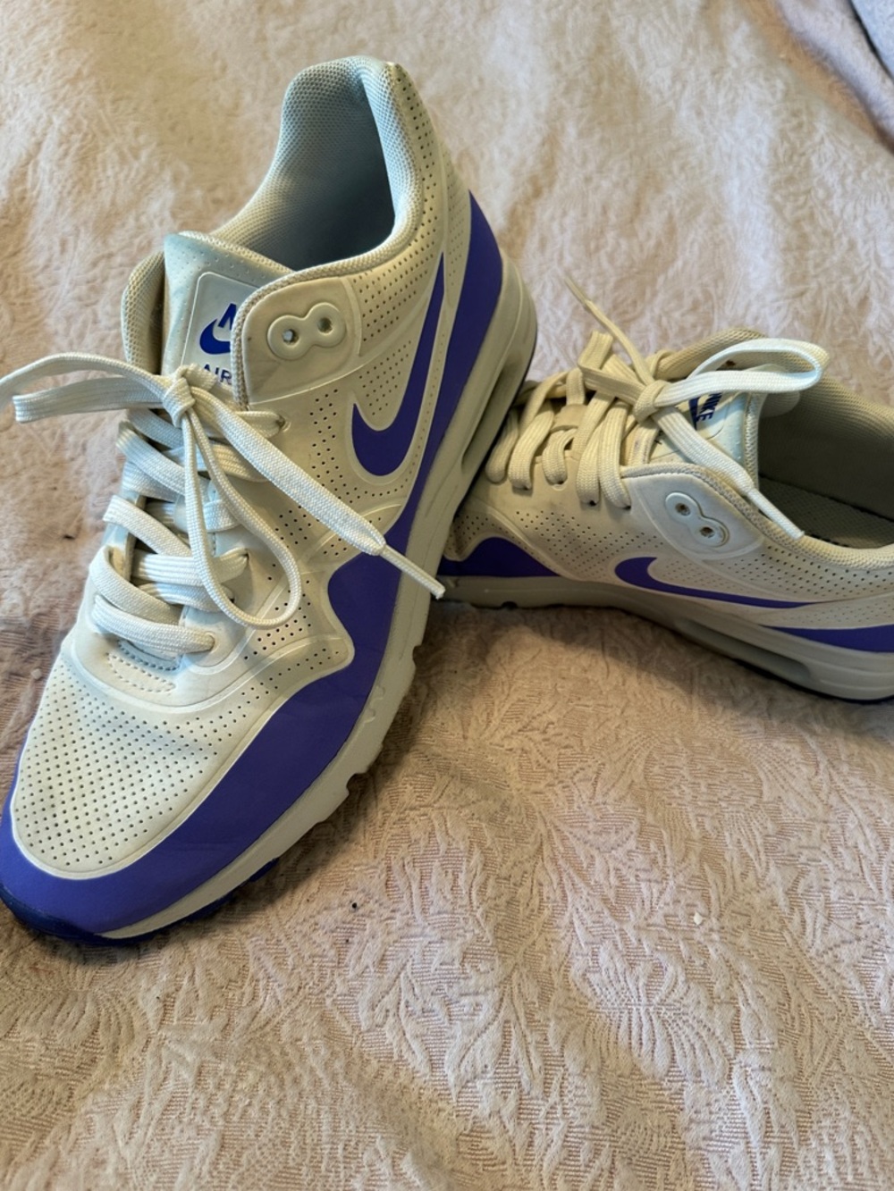 Nike Women’s White and Purple Low-Top Athletic Sneakers
